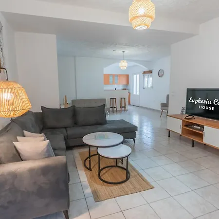 Euphoria Cozy House דירה יאליסוס