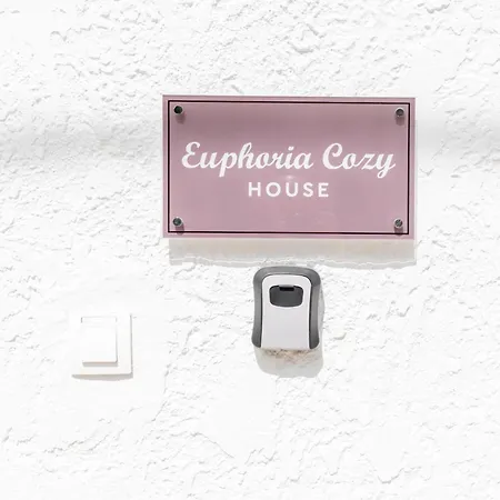 Euphoria Cozy House דירה